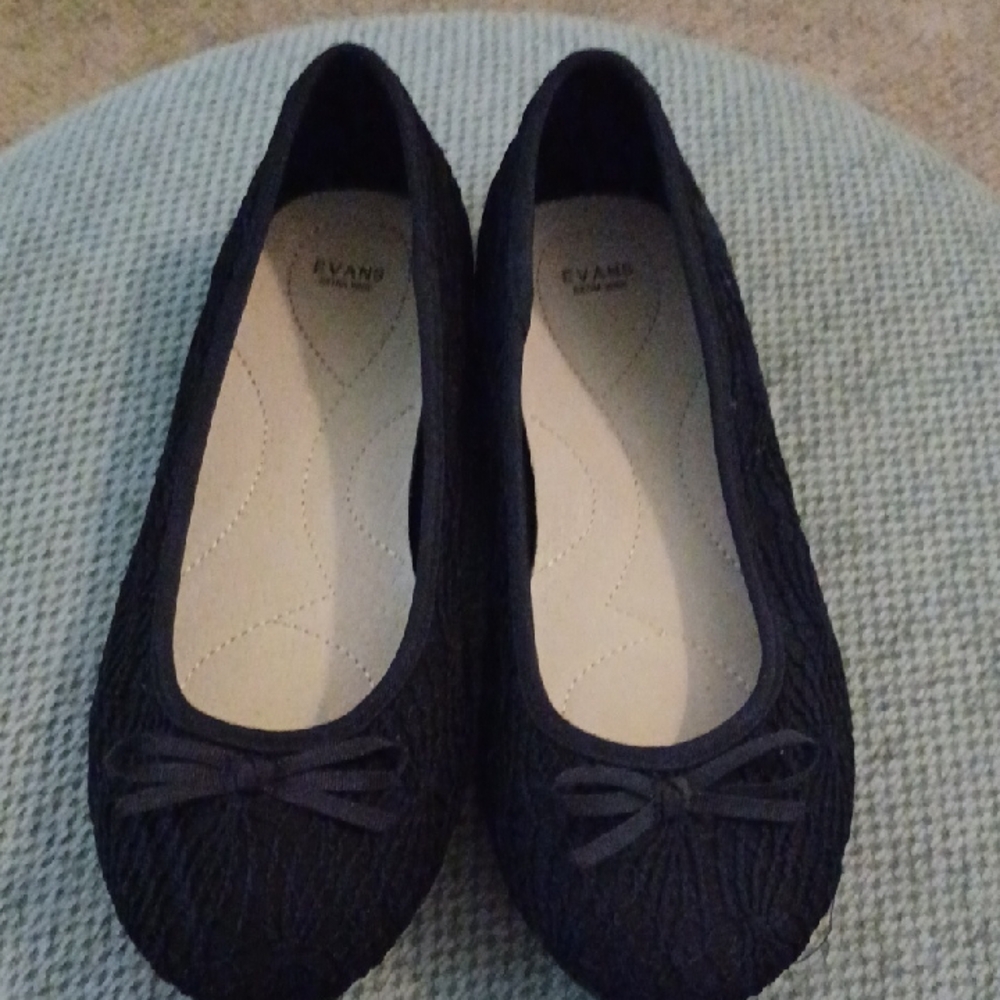 Evans Women's Black Textured Flats